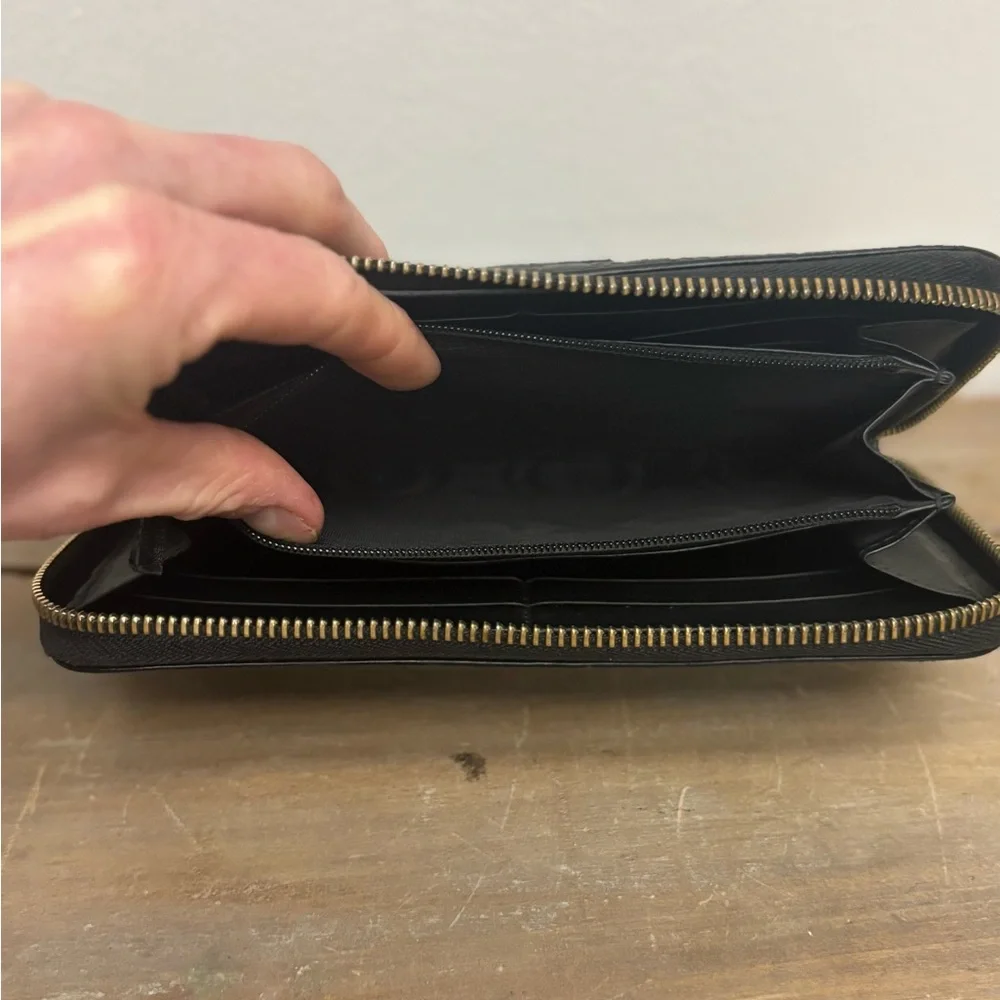 Authentic Gucci Microguccissima Black Leather Zipper Wallet - Picture 11 of 14